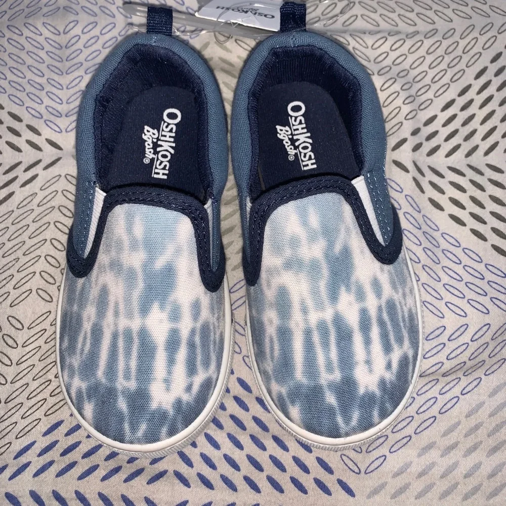 Oshkosh Unisex toddler tie dye slip on sneakers size 8